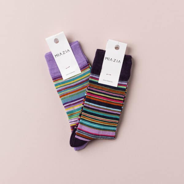 chaussettes rayées mauve et aubergine