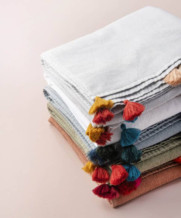 Linge de Plage Haut de Gamme – Serviette de Plage XL – BLUE pompons blue – Image 4