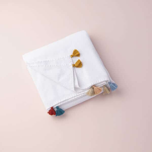 serviette plage blanche pompons tichka